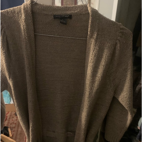 Small women’s puff sleeve sweater - Picture 3 of 7